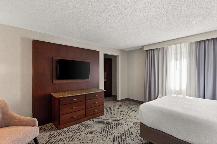 1 Queen Bed (13 of 18)