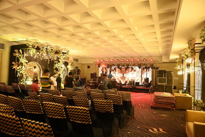 Ballroom/Hall 119 of 181