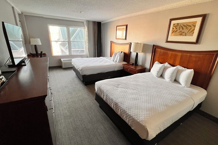 2 Queen Beds (16 of 16)