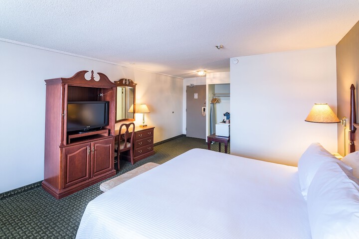 Room 18 of 90