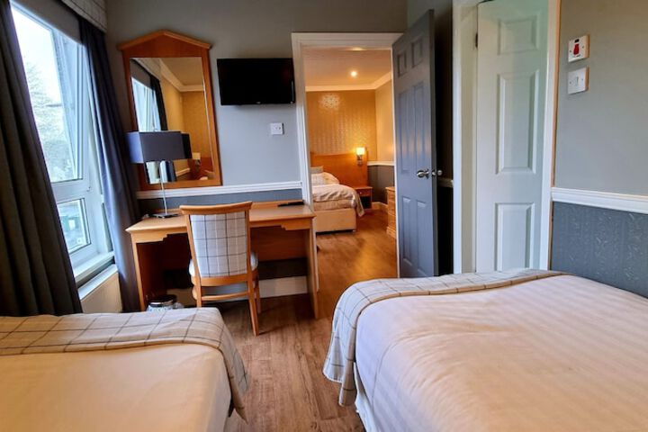 Room 7 of 14