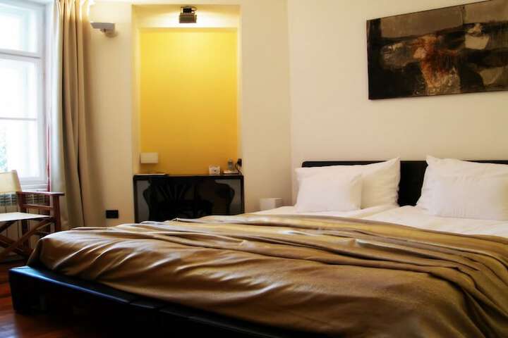 Room 6 of 37
