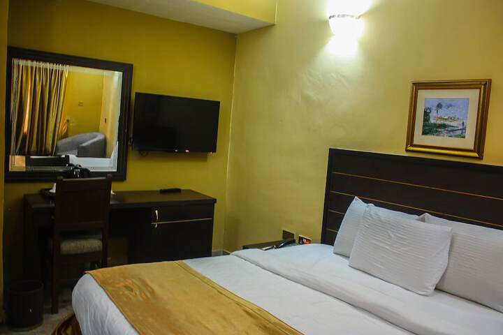 Room 3 of 49
