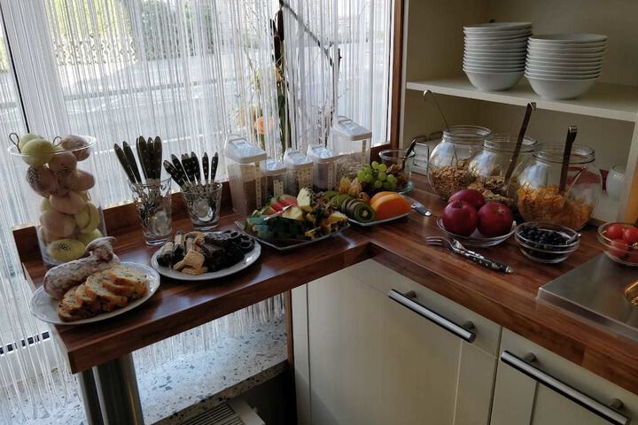 Dining 39 of 60