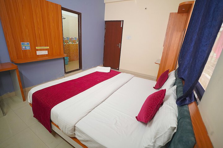 Room 5 of 18