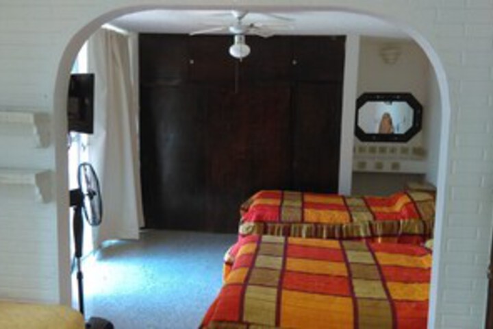Room 6 of 33