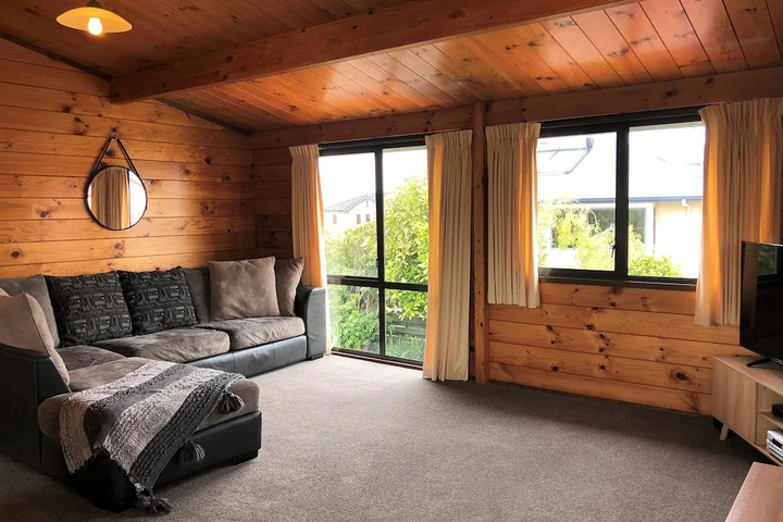 Room 6 of 12