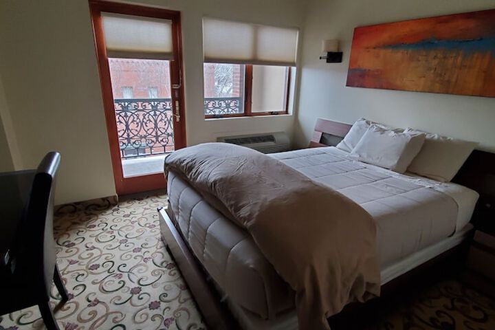 Room 23 of 206
