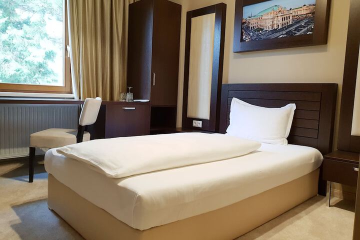 Room 7 of 36