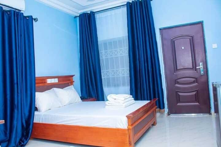 Room 7 of 16