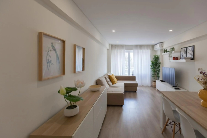 Room 5 of 18