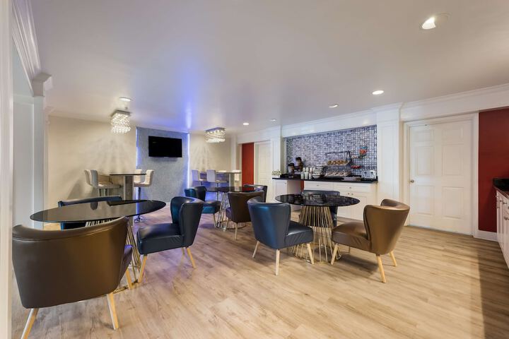 Breakfast area