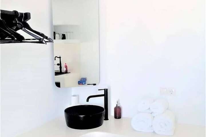 Room 4 of 17