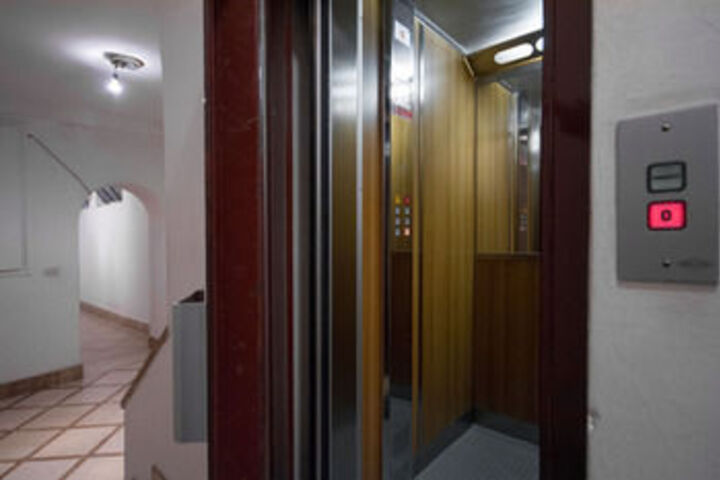 Ballroom/Hall 99 of 161