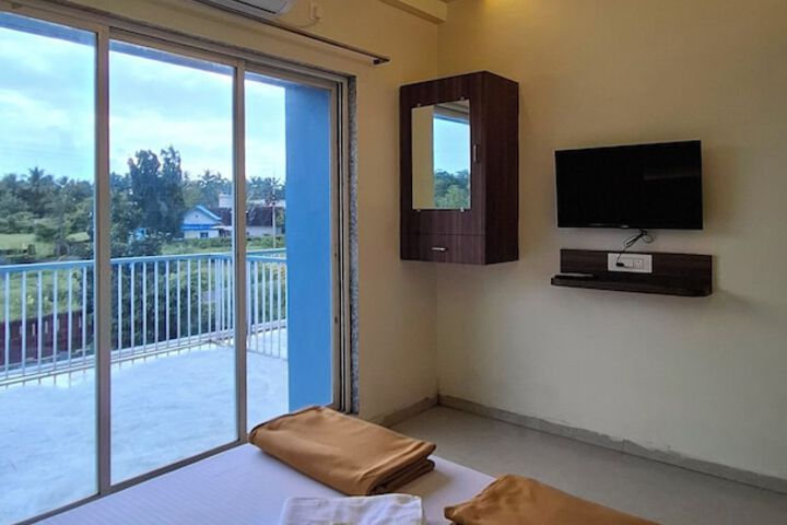 Room 5 of 12