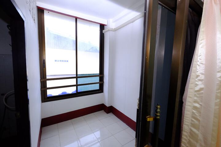 Room 16 of 39