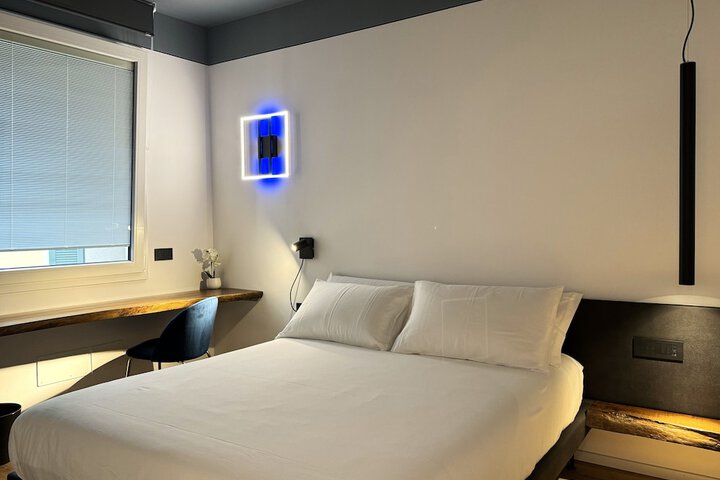 Room 12 of 36