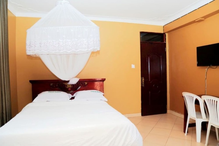 Room 3 of 28