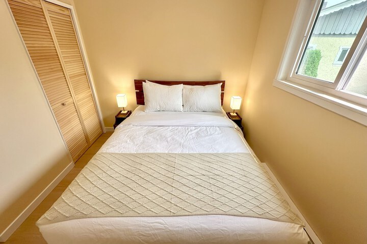 Room 18 of 153