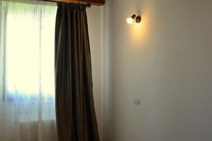 Room 7 of 41