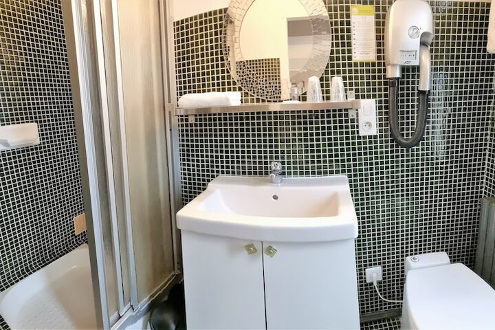 Room 12 of 30