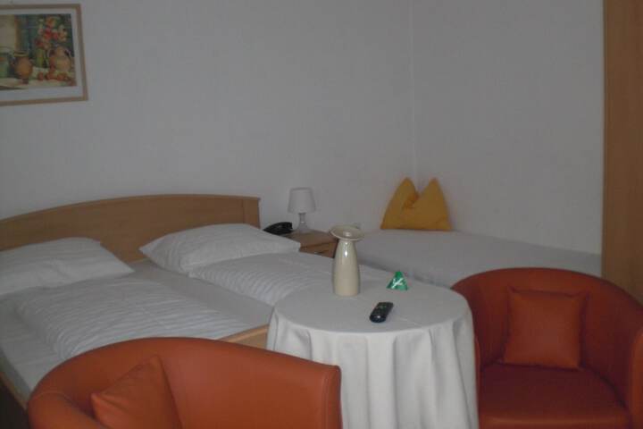 Room 3 of 25