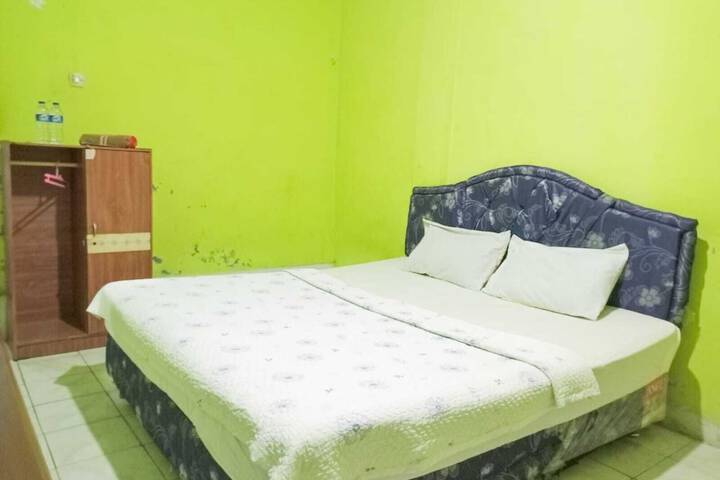 Room 5 of 8