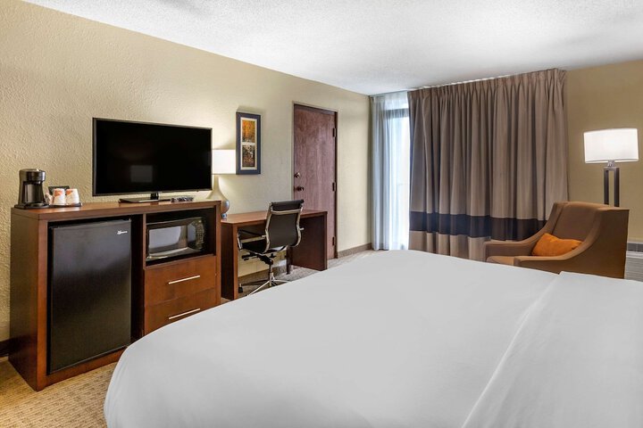 1 King Bed Accessible (11 of 11)