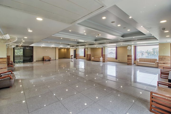 Ballroom/Hall 31 of 39