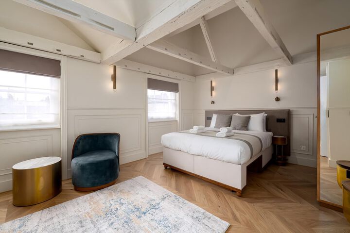 Room 115 of 280