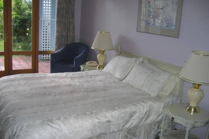 Room 2 of 7
