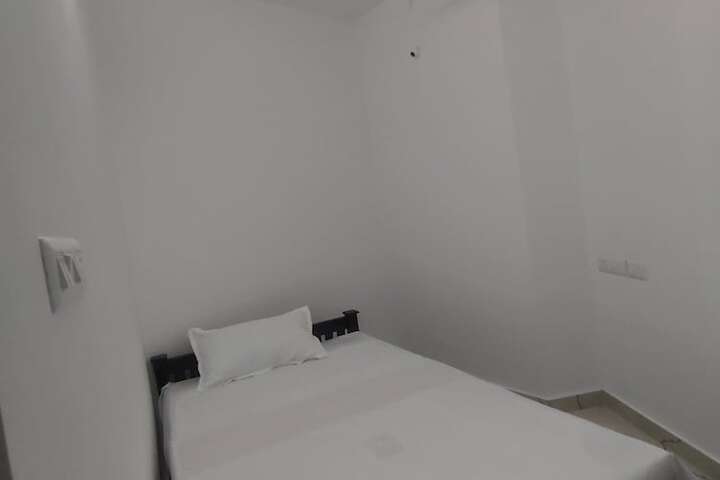 Room 16 of 33