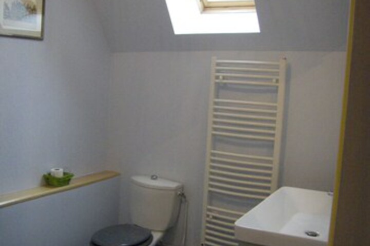 Room 2 of 9