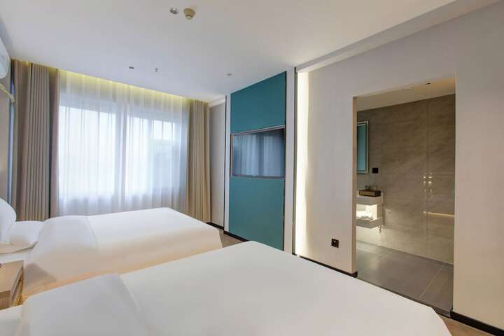 Room 25 of 36