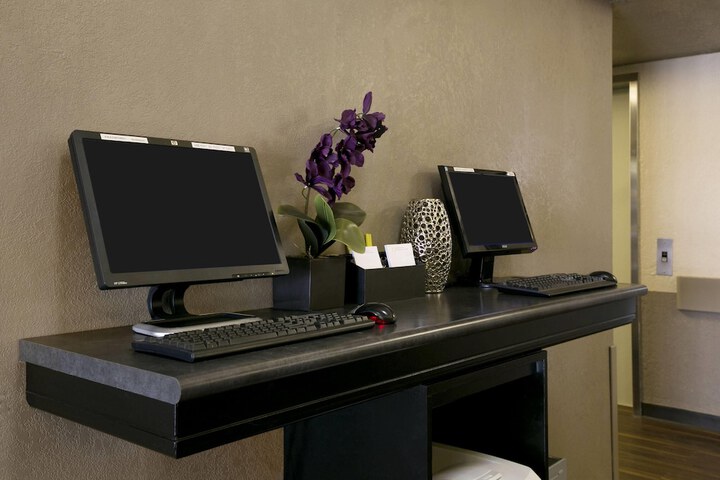 Business Center 35 of 37