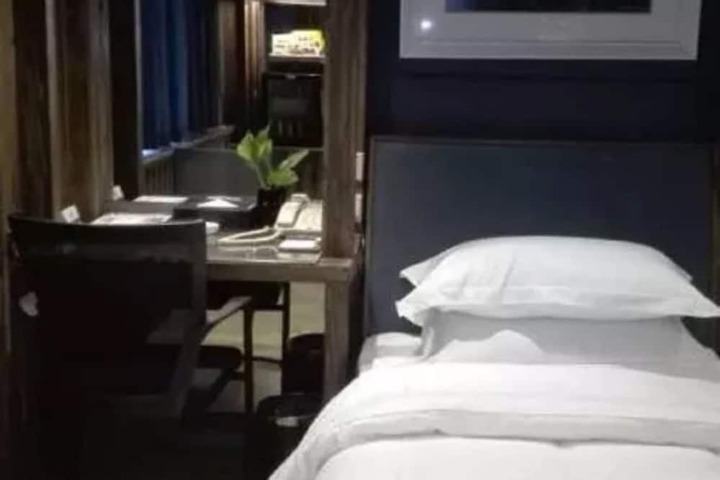 Room 13 of 65