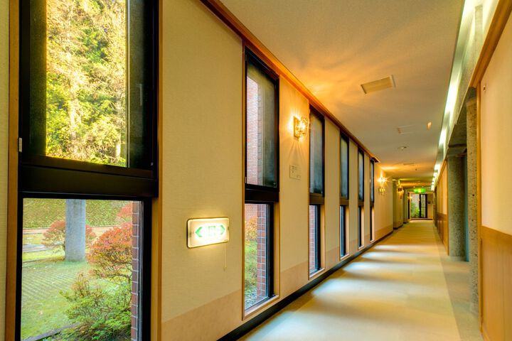 Ballroom/Hall 27 of 34