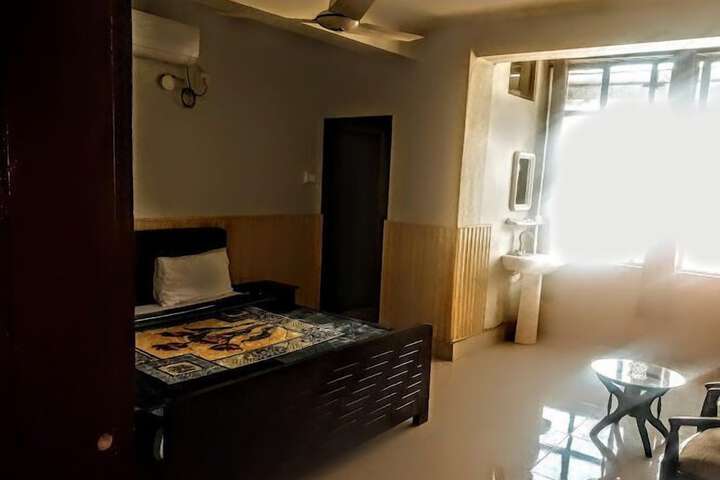 Room 9 of 9