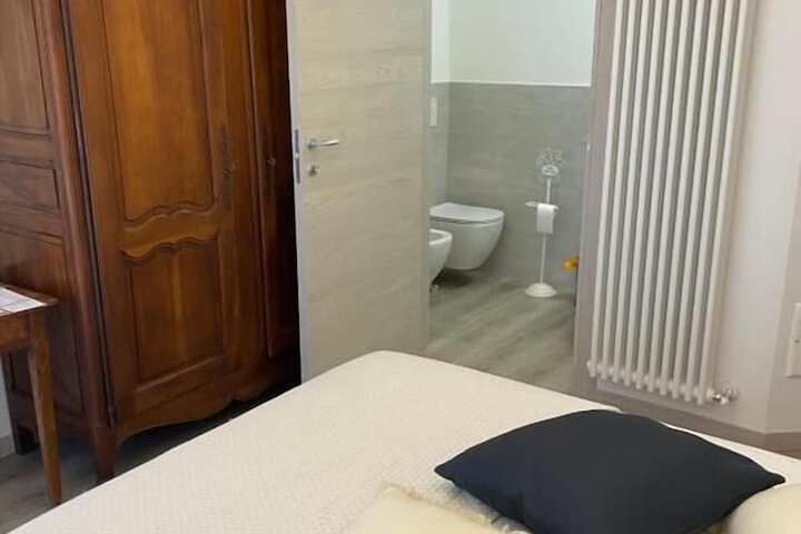 Room 4 of 14