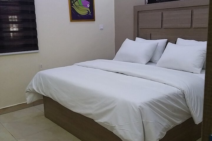 Room 3 of 8