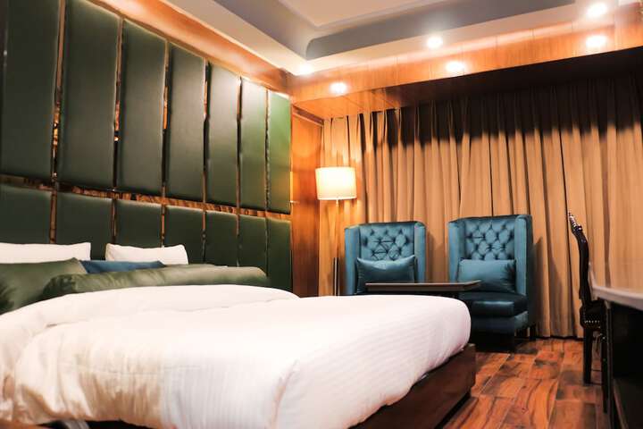 Room 6 of 43