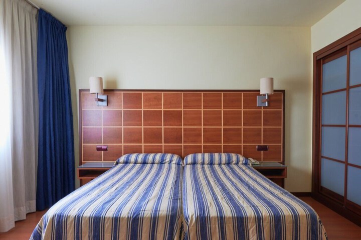 Room 43 of 186