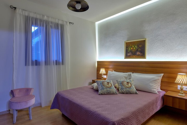 Room 2 of 52