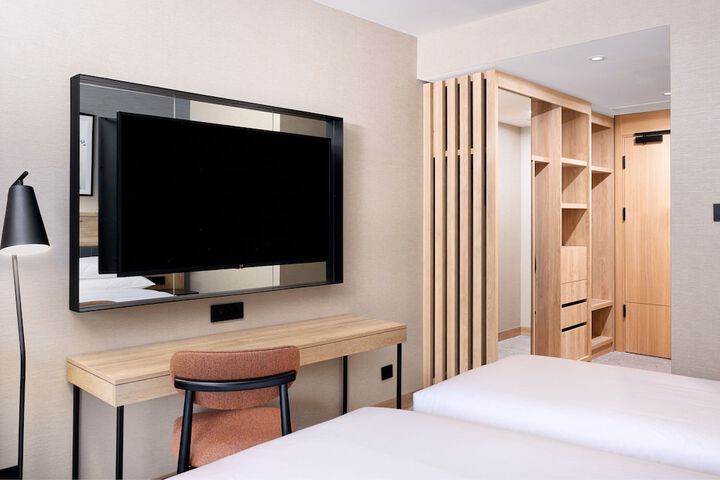 Room 16 of 71