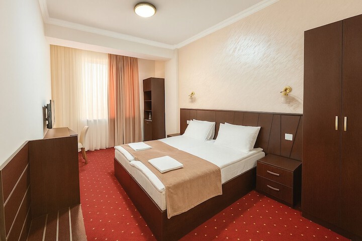 Room 16 of 42