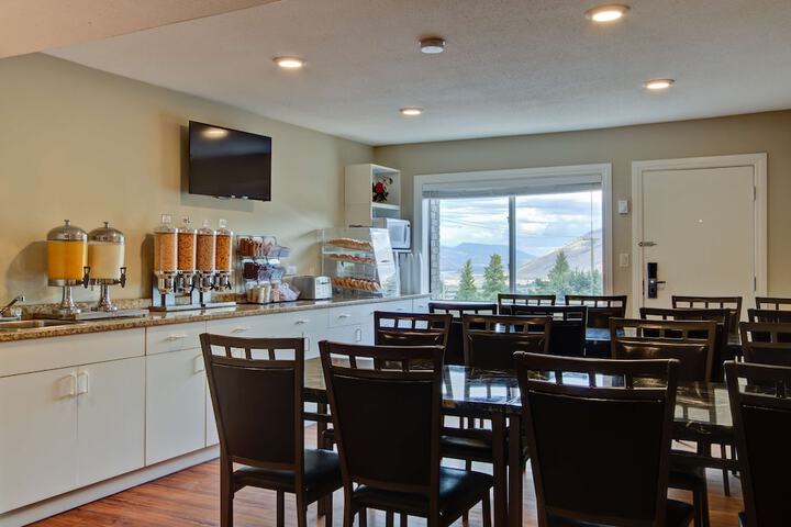 Breakfast/Coffee Service 28 of 38