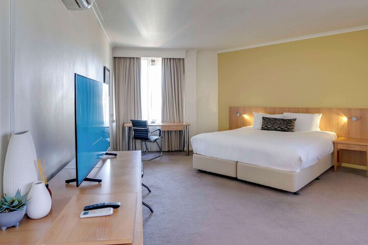 Room 7 of 33