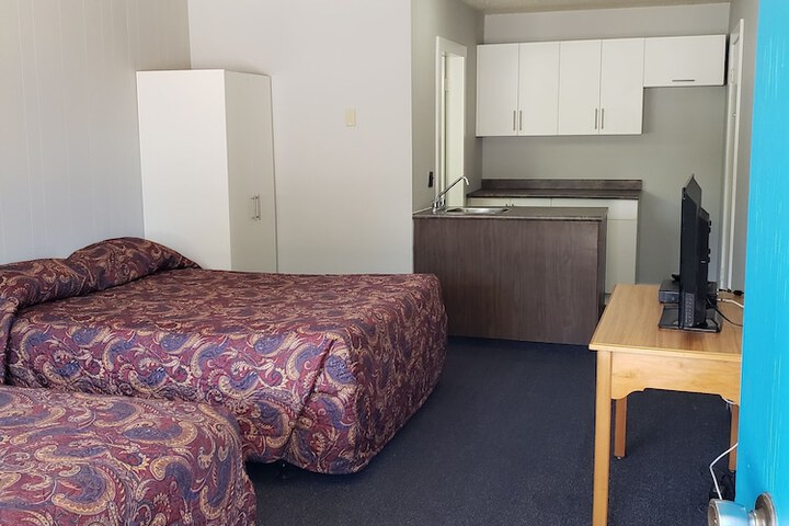 Room 5 of 16