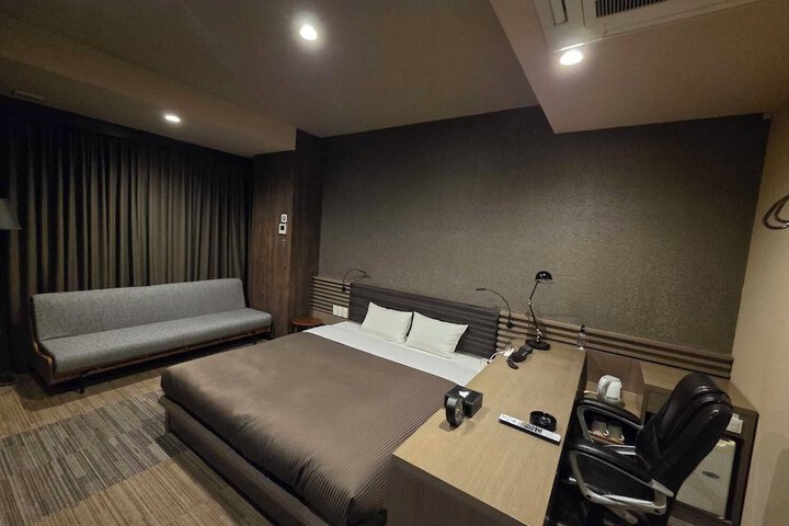 Room 17 of 38