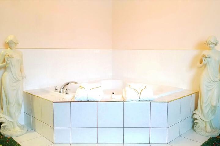 Jetted tub